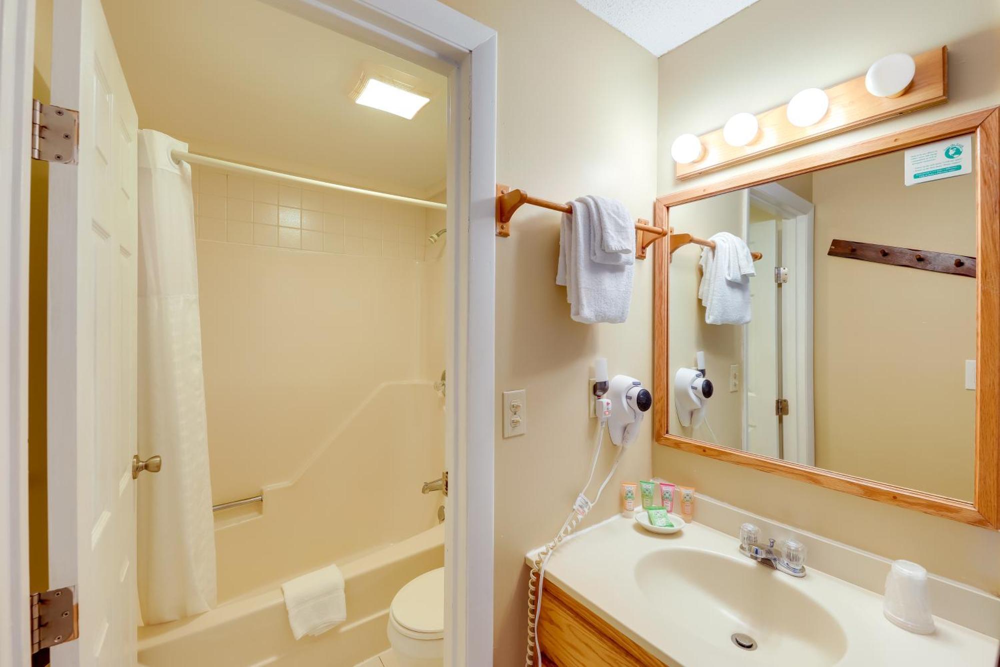 North Conway Condo With Pool Access 2 Mi To Skiing المظهر الخارجي الصورة